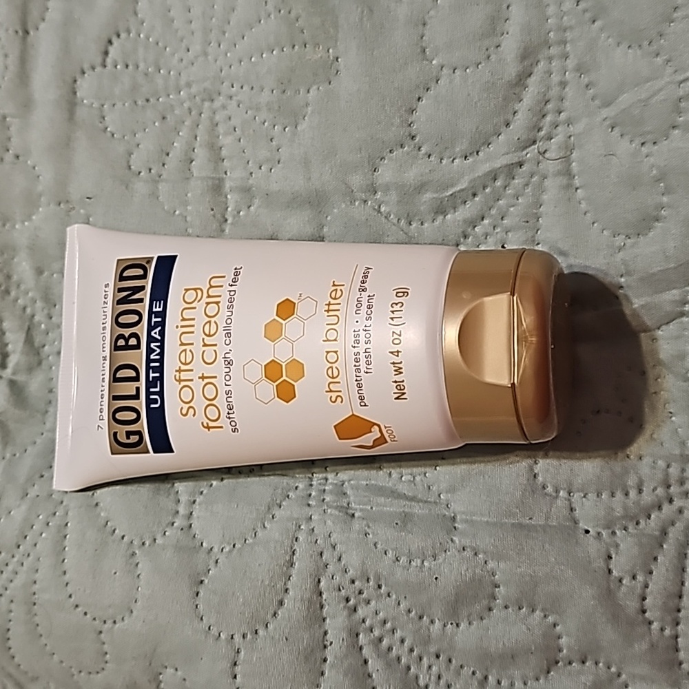 COPY - Gold Bond ULTIMATE  Softening foot cream